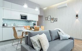 Modern 2 Bedroom Apartment With Free Airport Transfer